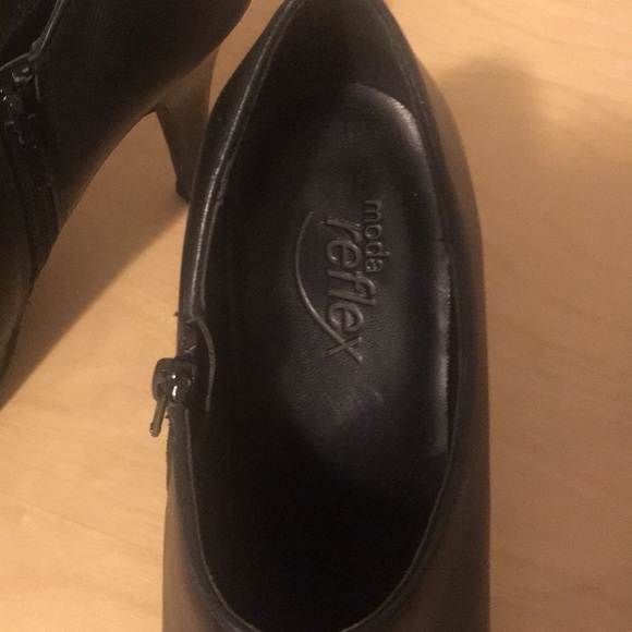 Moda Reflex Black Leather Booties - Picture 3 of 3